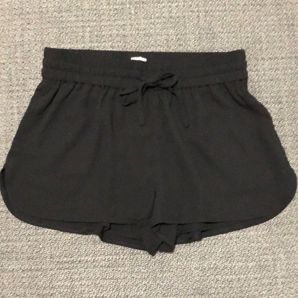 Aritzia Pants - ⭐️Aritzia Sunday Best thin comfy shorts❤️BNWOT⭐️